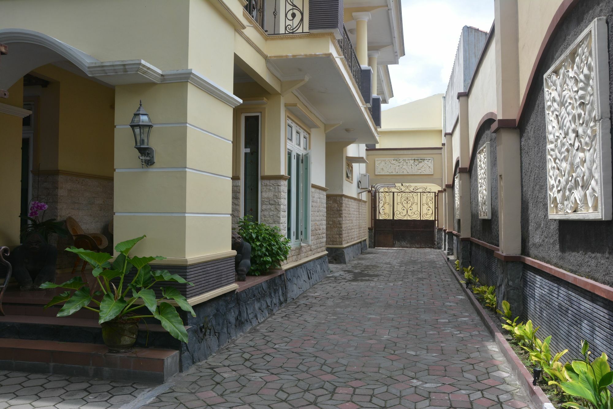 Puri Sagopi Guest House Maguwo Bagian luar foto